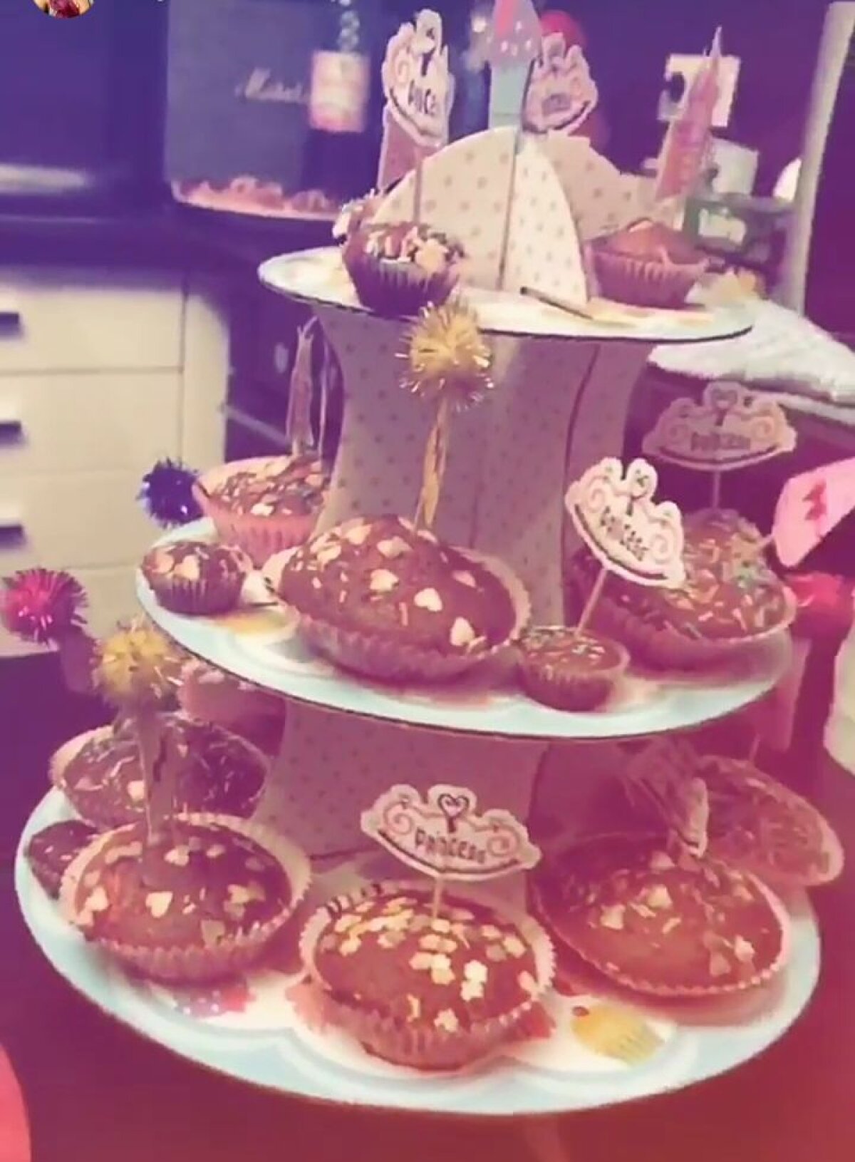 FOTO Viața în roz: «Baby shower» pentru iubita lui Steliano Filip » Cum s-a pozat frumoasa brunetă, însărcinată în 7 luni