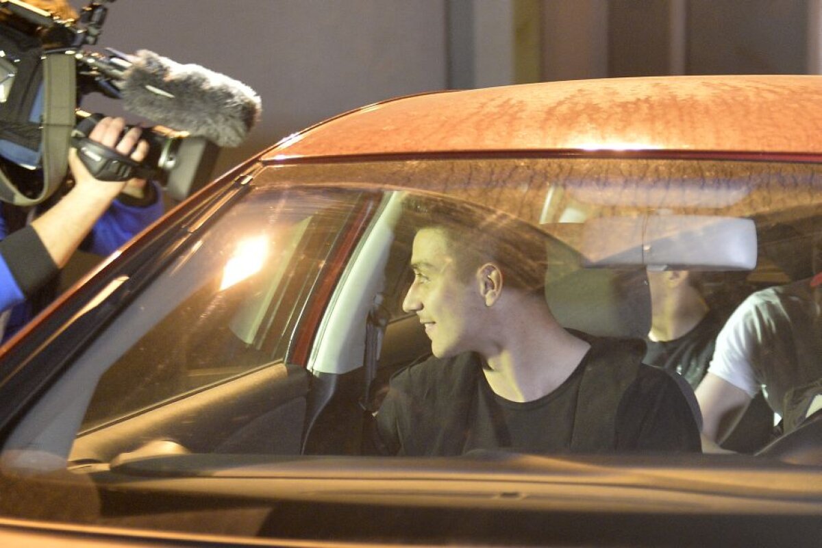 GALERIE FOTO Cei 4 "buni consumatori" de la Dinamo, surprinși de presă pe aeroport: "Haide, bă, să fugim!" 