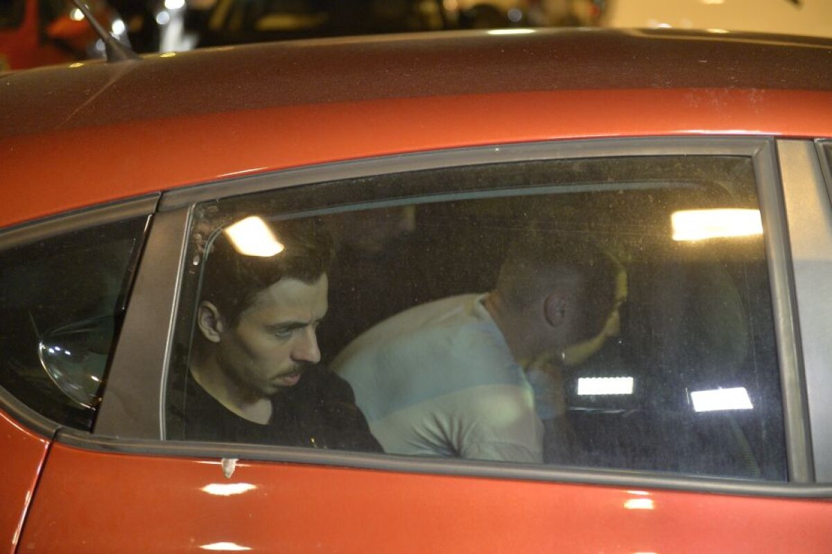 GALERIE FOTO Cei 4 "buni consumatori" de la Dinamo, surprinși de presă pe aeroport: "Haide, bă, să fugim!" 