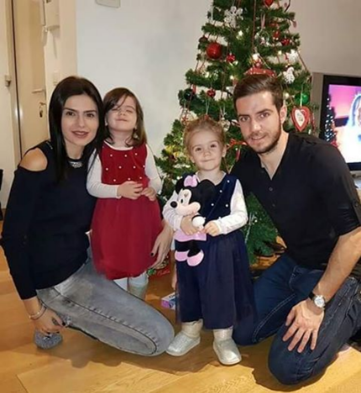 FOTO La iubite e meci nul » Frumuseți răpitoare: danezii și tricolorii stau bine la soții și prietene!