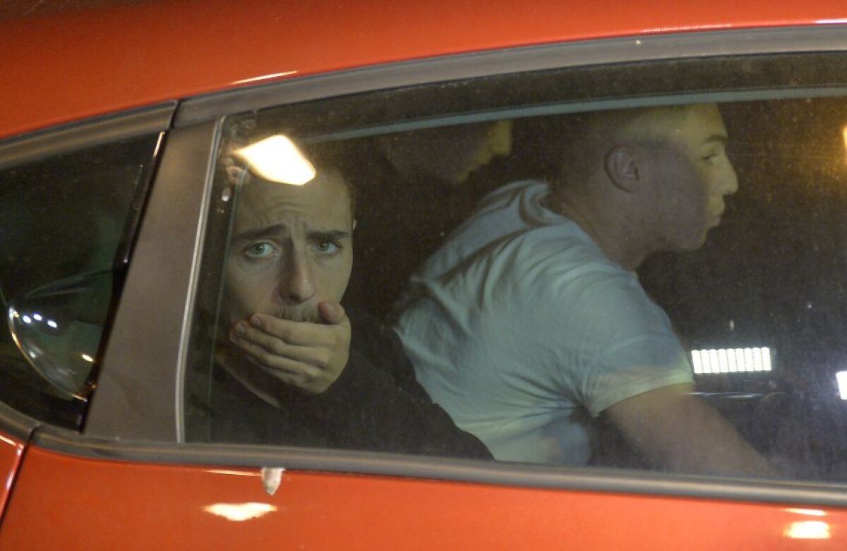 GALERIE FOTO Cei 4 "buni consumatori" de la Dinamo, surprinși de presă pe aeroport: "Haide, bă, să fugim!" 