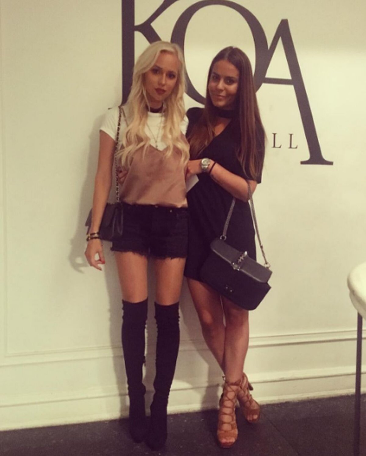 GALERIE FOTO Vârful danezilor "atacă" România cu cea mai sexy iubită! Arată fabulos în costum de baie 