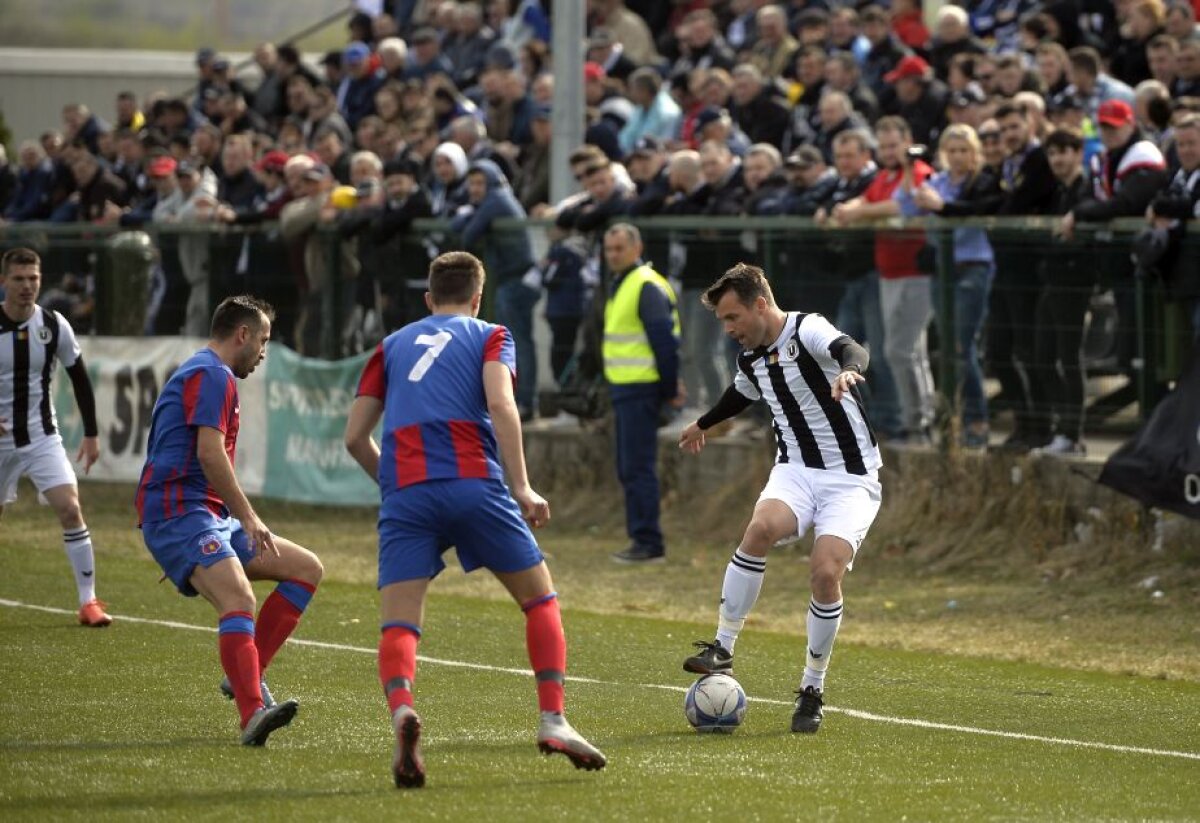 VIDEO + FOTO "U" Cluj a zdrobit-o pe "Steaua", scor 11-0!  Aproape 2000 de fani au fost la stadion și au avut parte de o surpriză » Se autosesisează Florin Talpan? :)