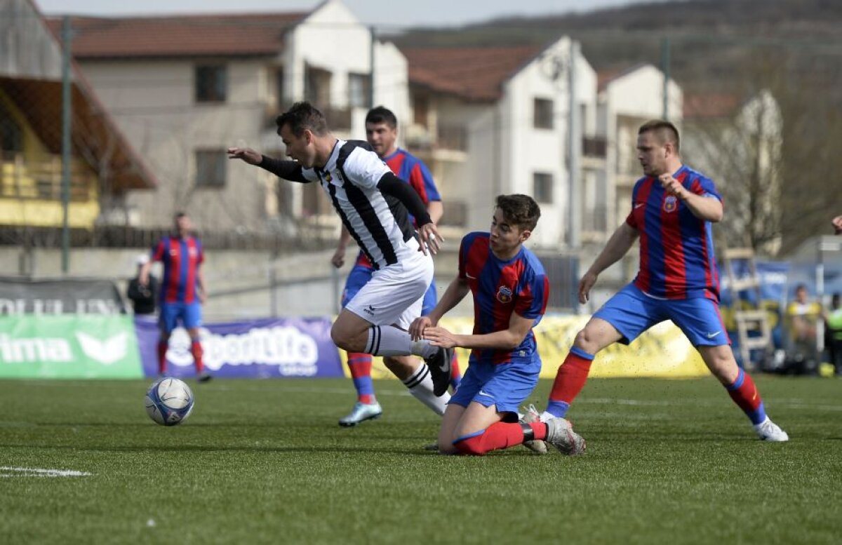 VIDEO + FOTO "U" Cluj a zdrobit-o pe "Steaua", scor 11-0!  Aproape 2000 de fani au fost la stadion și au avut parte de o surpriză » Se autosesisează Florin Talpan? :)