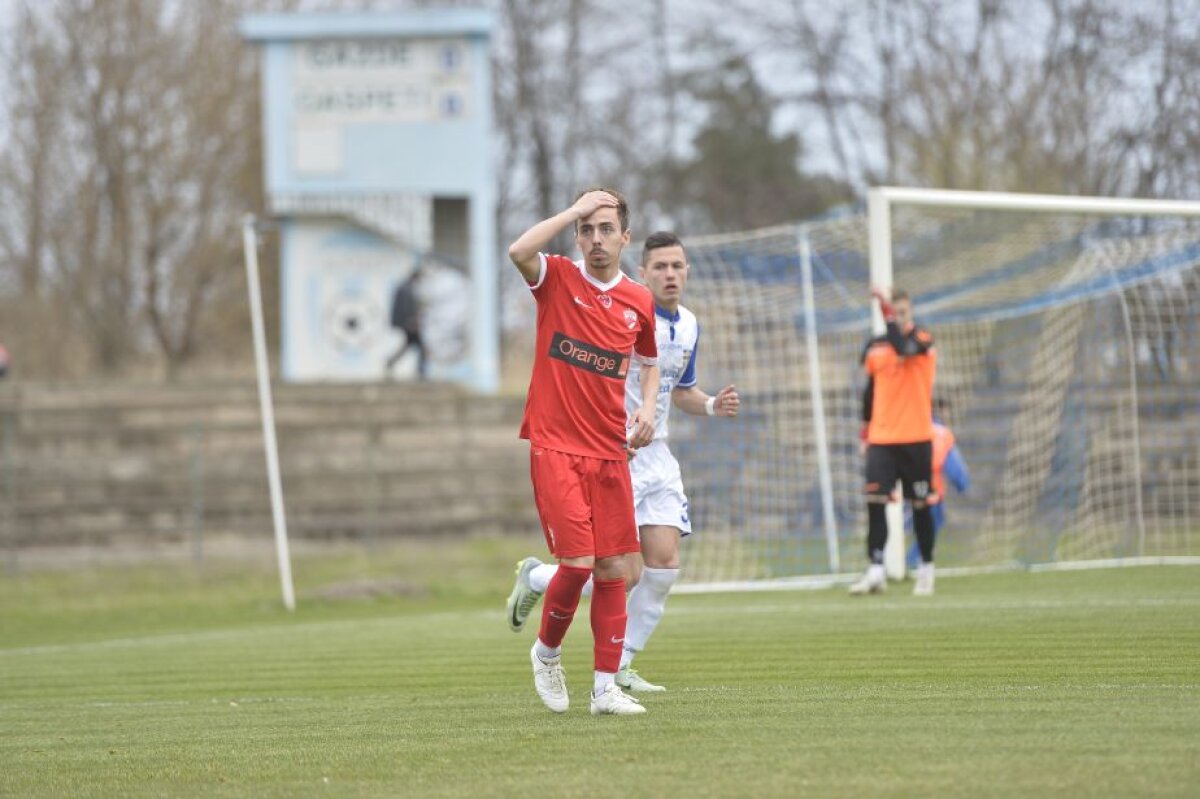 VIDEO + FOTO Ținta caterincilor suporterilor prezenți la primul meci de după scandalul cu alcoolul, Patrick Petre a fost un car de nervi: "F****i morții mă-tii de fotbal!"