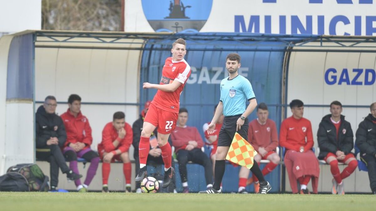 VIDEO + FOTO Ținta caterincilor suporterilor prezenți la primul meci de după scandalul cu alcoolul, Patrick Petre a fost un car de nervi: "F****i morții mă-tii de fotbal!"