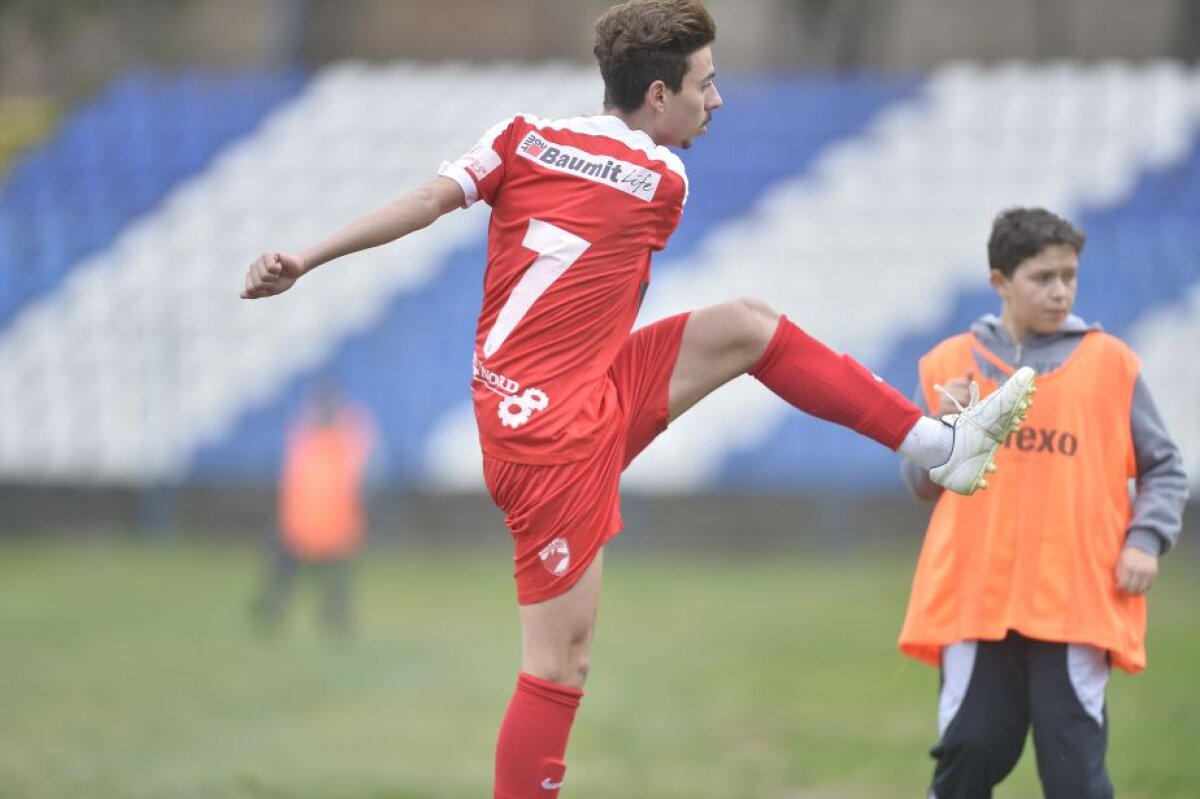 VIDEO + FOTO Ținta caterincilor suporterilor prezenți la primul meci de după scandalul cu alcoolul, Patrick Petre a fost un car de nervi: "F****i morții mă-tii de fotbal!"