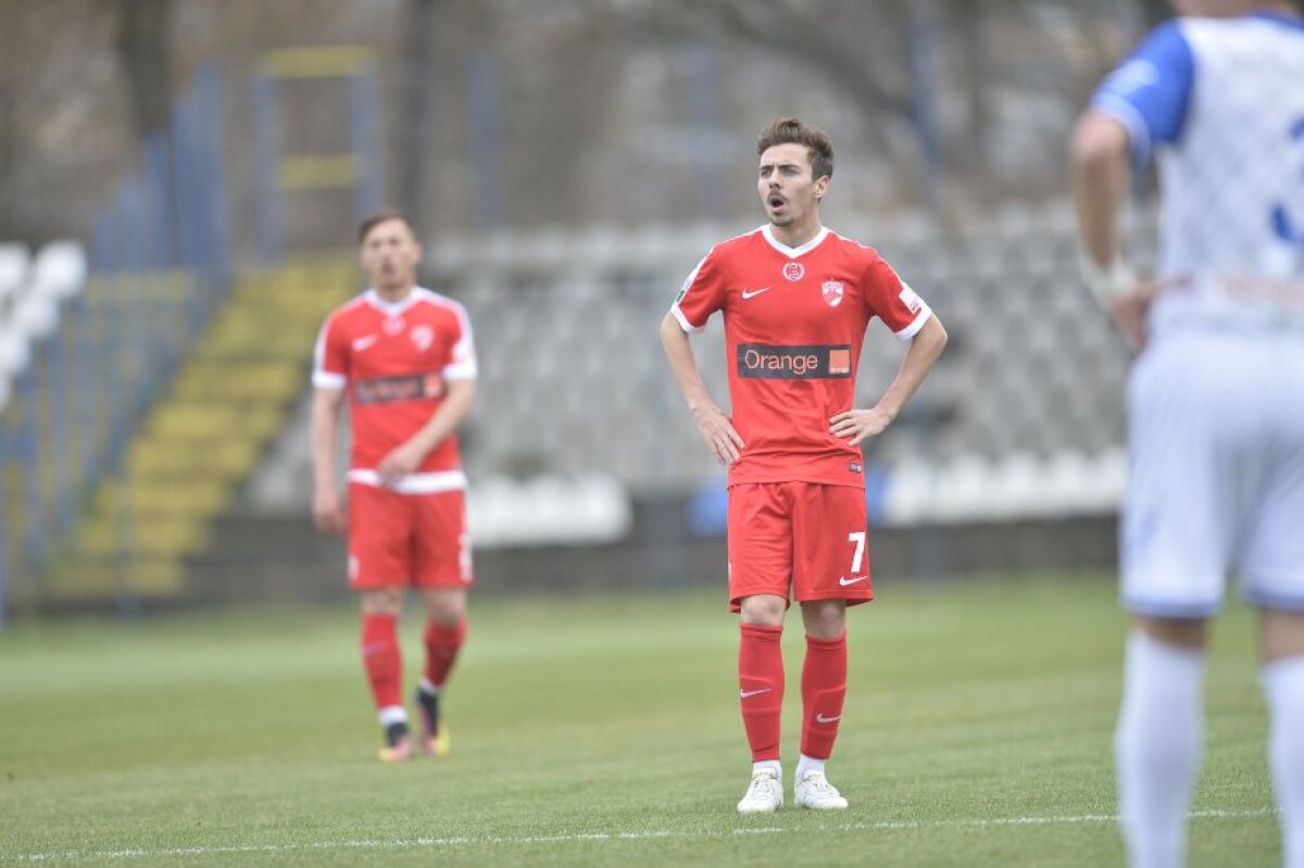 VIDEO + FOTO Ținta caterincilor suporterilor prezenți la primul meci de după scandalul cu alcoolul, Patrick Petre a fost un car de nervi: "F****i morții mă-tii de fotbal!"