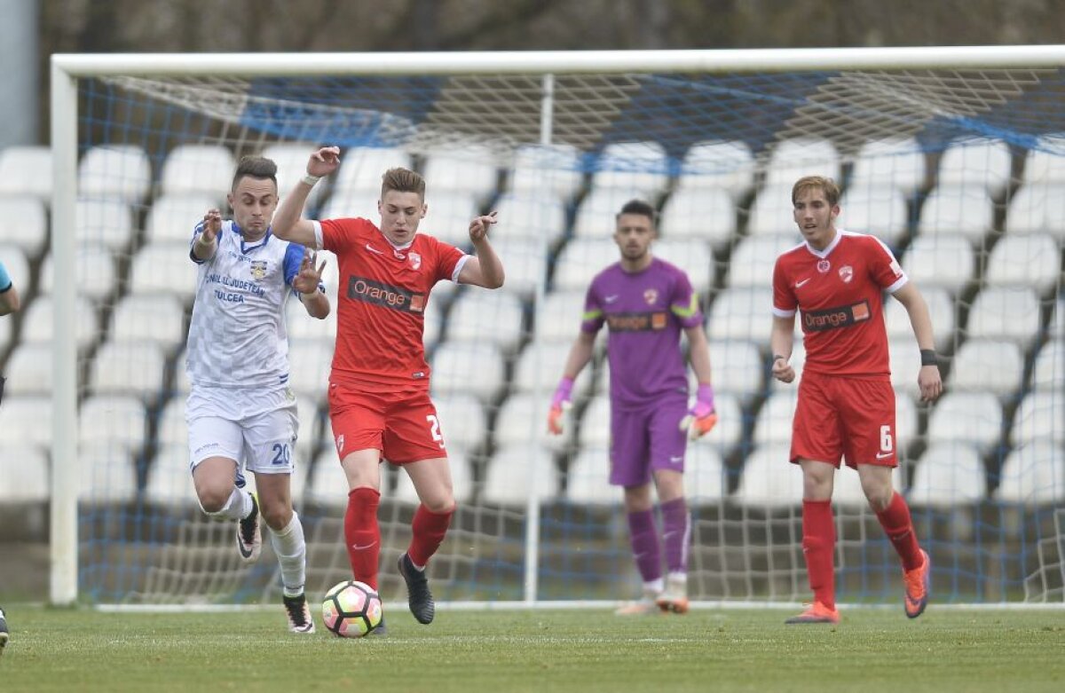 VIDEO + FOTO Ținta caterincilor suporterilor prezenți la primul meci de după scandalul cu alcoolul, Patrick Petre a fost un car de nervi: "F****i morții mă-tii de fotbal!"