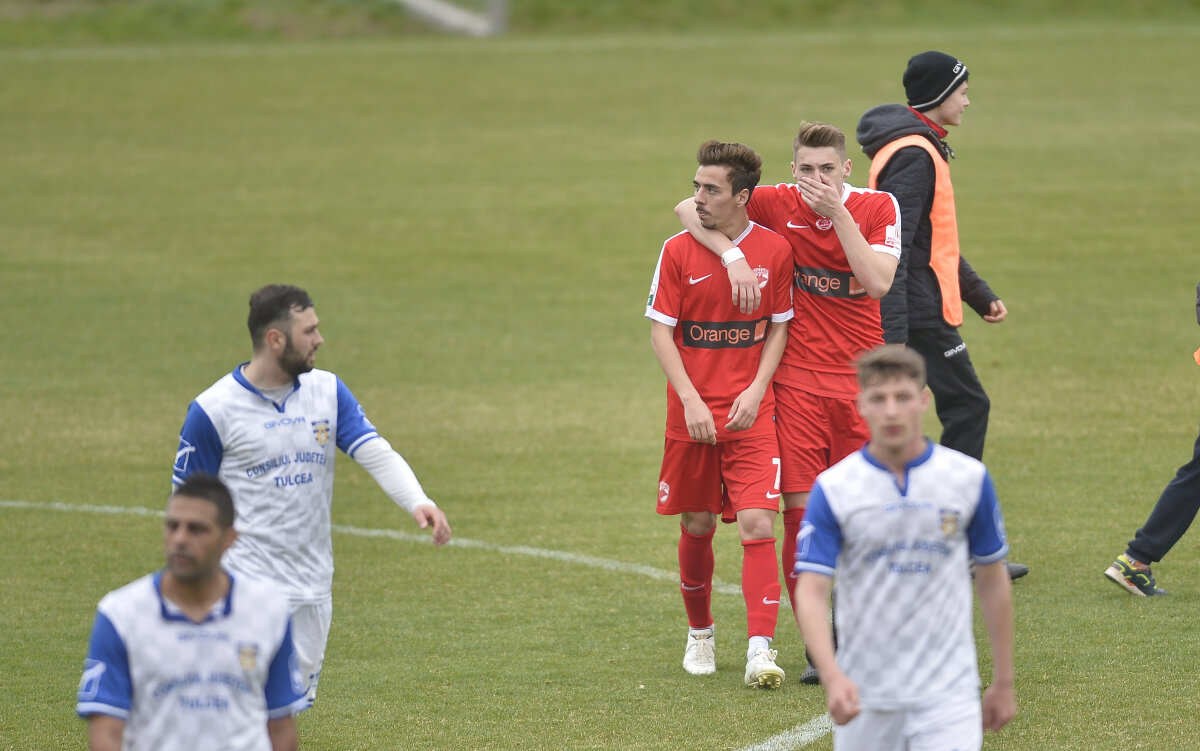 VIDEO + FOTO Ținta caterincilor suporterilor prezenți la primul meci de după scandalul cu alcoolul, Patrick Petre a fost un car de nervi: "F****i morții mă-tii de fotbal!"