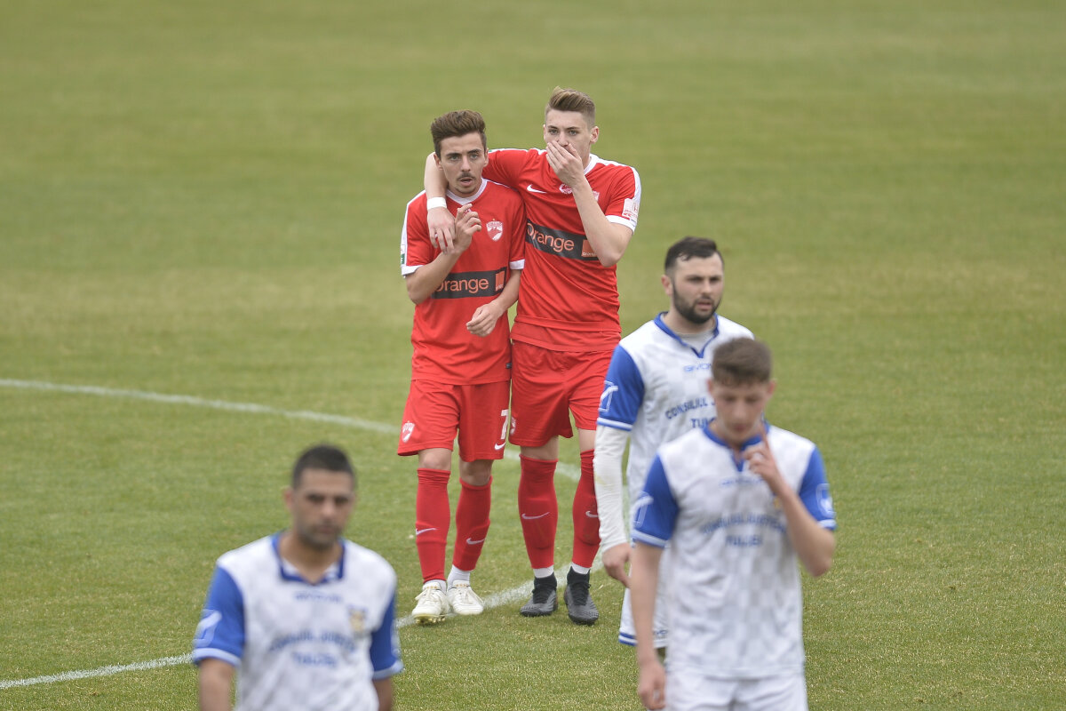 VIDEO + FOTO Ținta caterincilor suporterilor prezenți la primul meci de după scandalul cu alcoolul, Patrick Petre a fost un car de nervi: "F****i morții mă-tii de fotbal!"