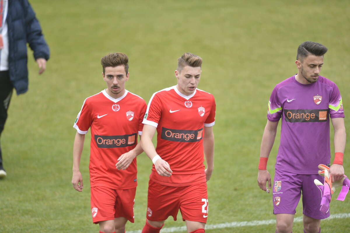 VIDEO + FOTO Ținta caterincilor suporterilor prezenți la primul meci de după scandalul cu alcoolul, Patrick Petre a fost un car de nervi: "F****i morții mă-tii de fotbal!"