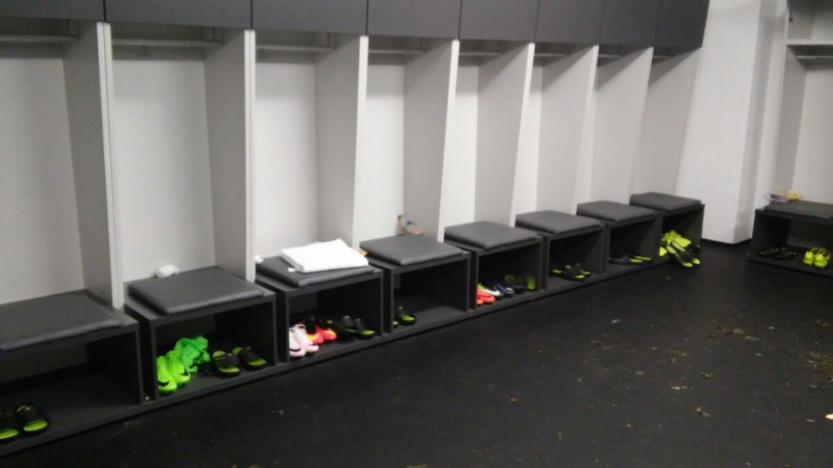 GALERIE FOTO Imagini din vestiarul naționalei după antrenamentul oficial » Detaliul observat de reporterul GSP