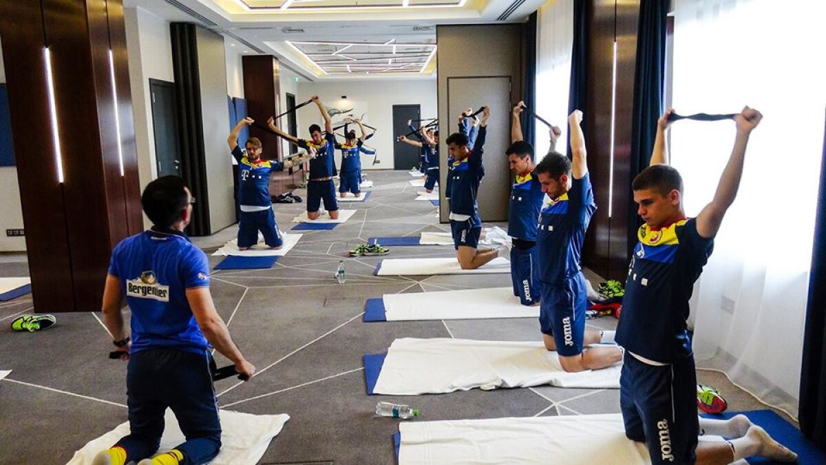 GALERIE FOTO Daum e atent la toate detaliile înaintea meciului cu Danemarca » Ce s-a întâmplat la hotelul unde e cazată echipa