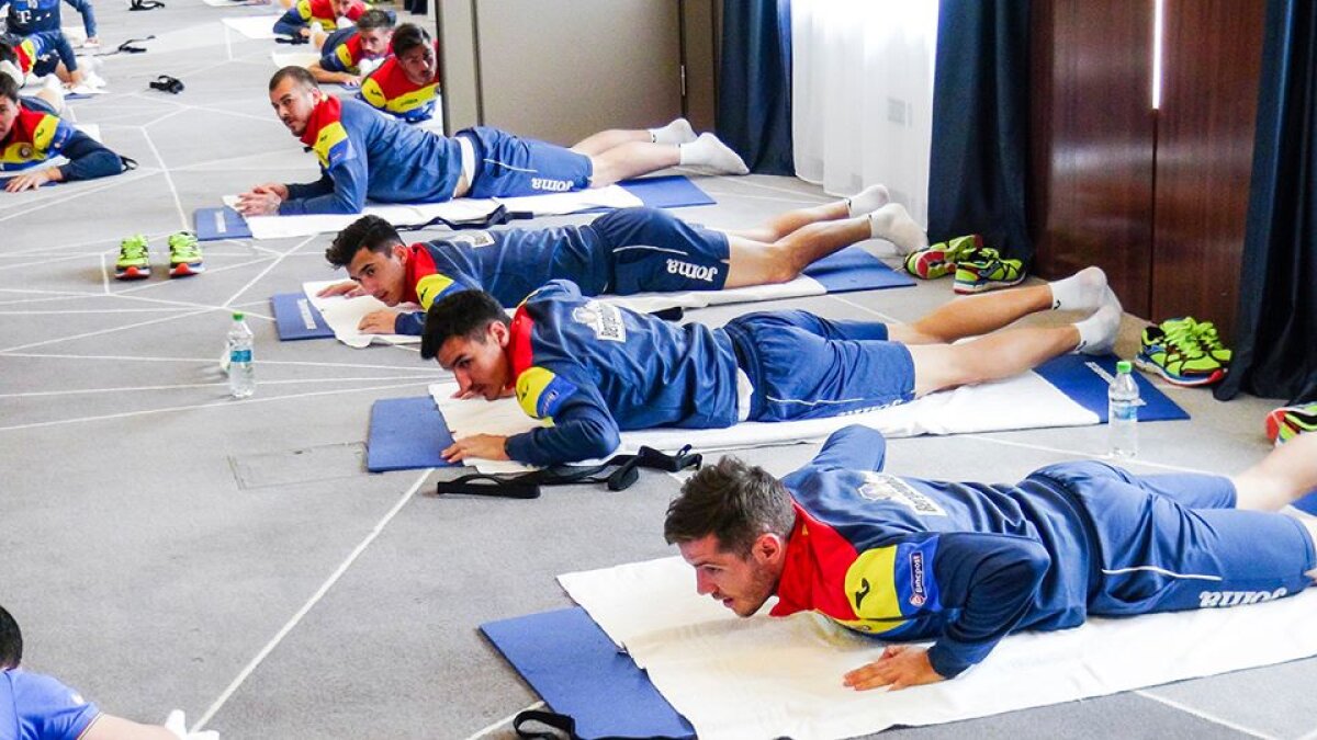 GALERIE FOTO Daum e atent la toate detaliile înaintea meciului cu Danemarca » Ce s-a întâmplat la hotelul unde e cazată echipa