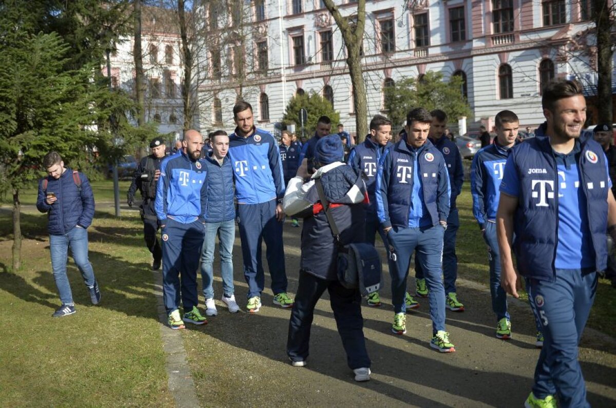 VIDEO+FOTO Jucătorii naționalei României s-au relaxat plimbându-se prin Cluj! Întâlnire neașteptată cu un jucător dorit de Daum