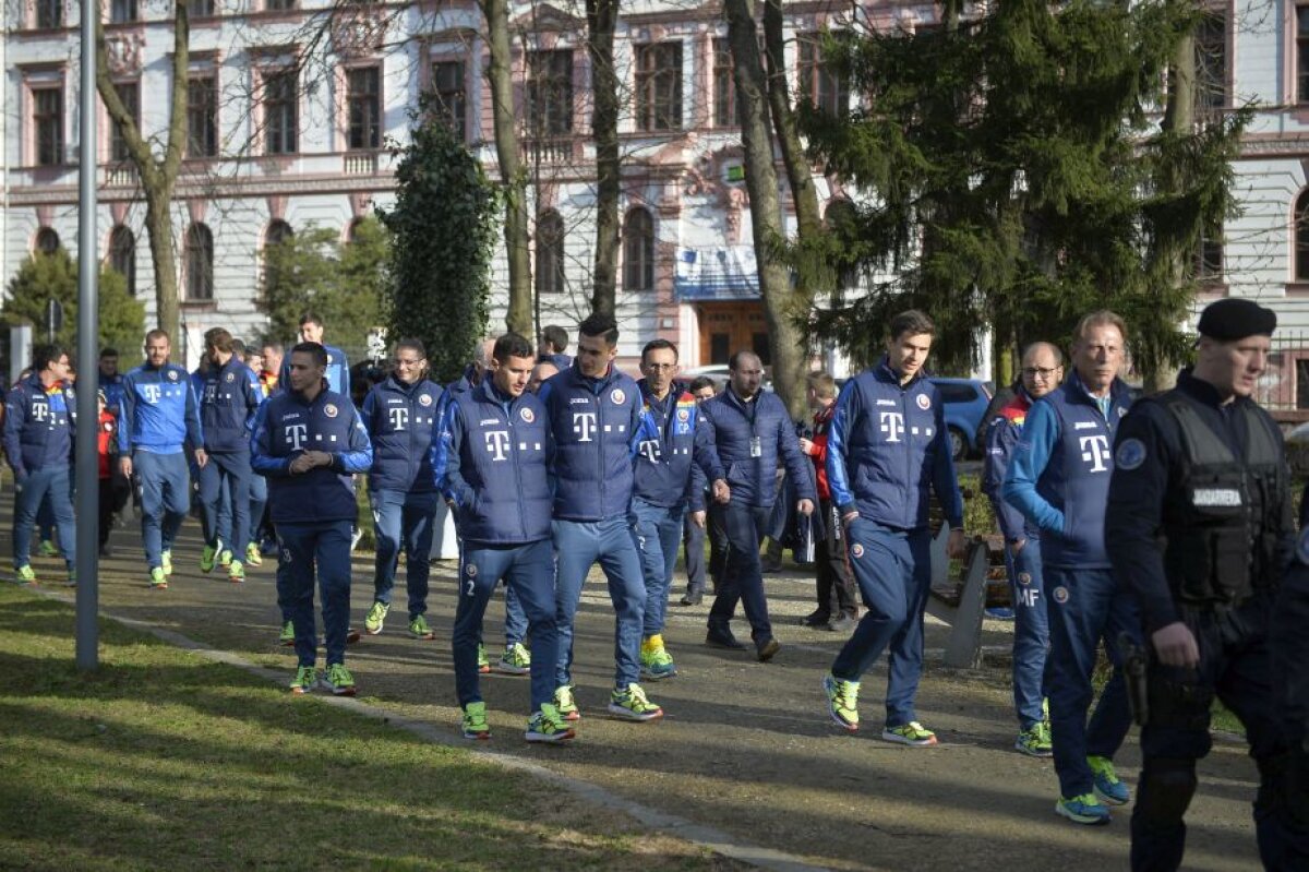 VIDEO+FOTO Jucătorii naționalei României s-au relaxat plimbându-se prin Cluj! Întâlnire neașteptată cu un jucător dorit de Daum