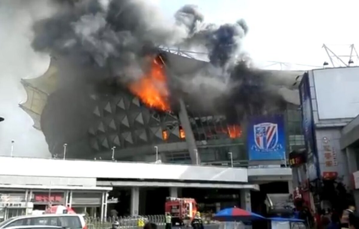 VIDEO + FOTO Stadionul celui mai bine plătit jucător din lume a luat foc! Imagini dramatice din această dimineață