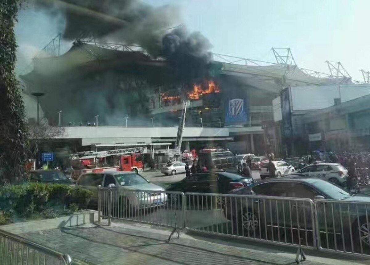 VIDEO + FOTO Stadionul celui mai bine plătit jucător din lume a luat foc! Imagini dramatice din această dimineață