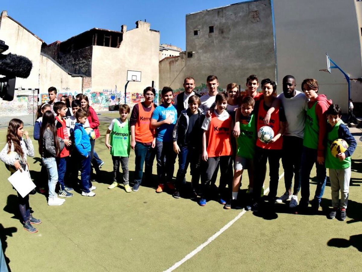 VIDEO + GALERIE FOTO Acțiune a Stelei la o școală din București 