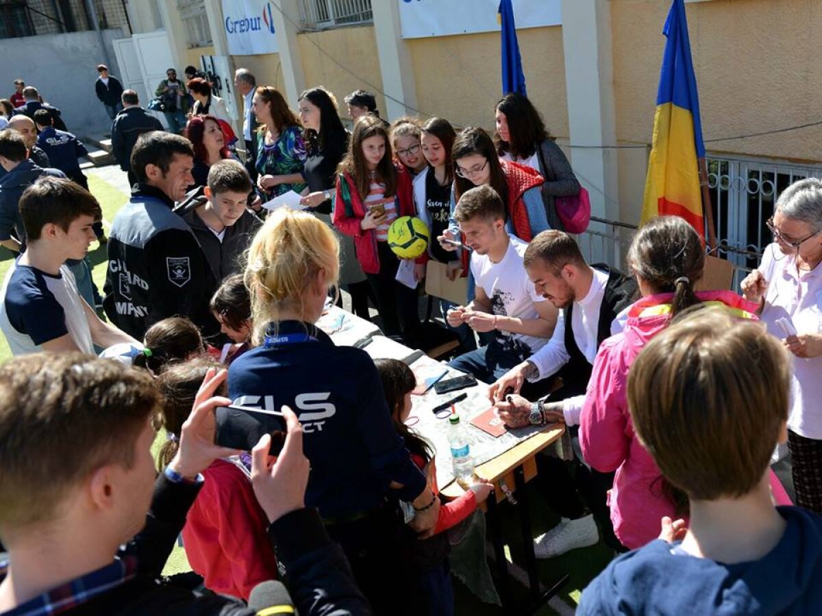 VIDEO + GALERIE FOTO Acțiune a Stelei la o școală din București 