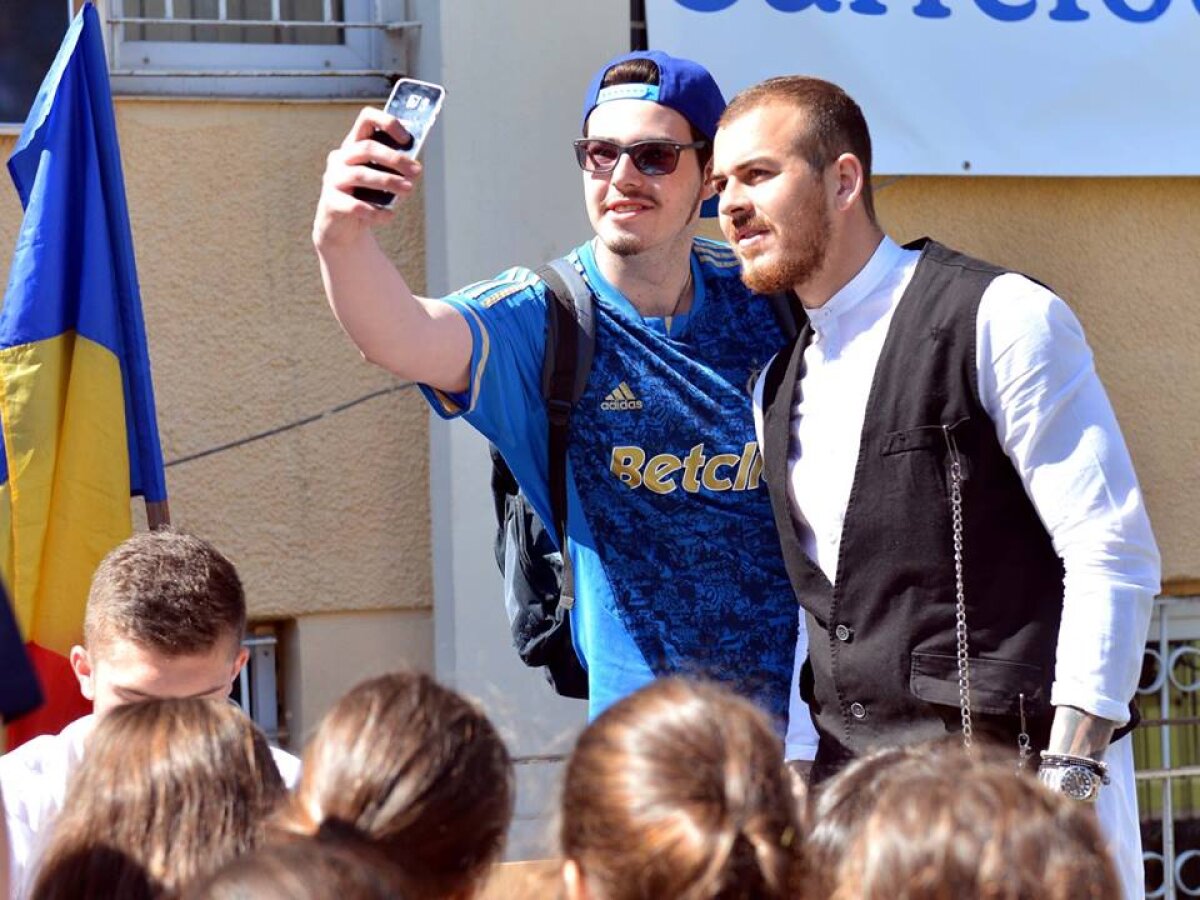 VIDEO + GALERIE FOTO Acțiune a Stelei la o școală din București 