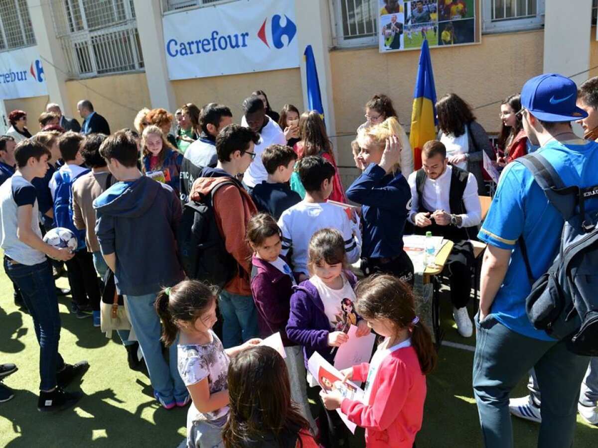 VIDEO + GALERIE FOTO Acțiune a Stelei la o școală din București 