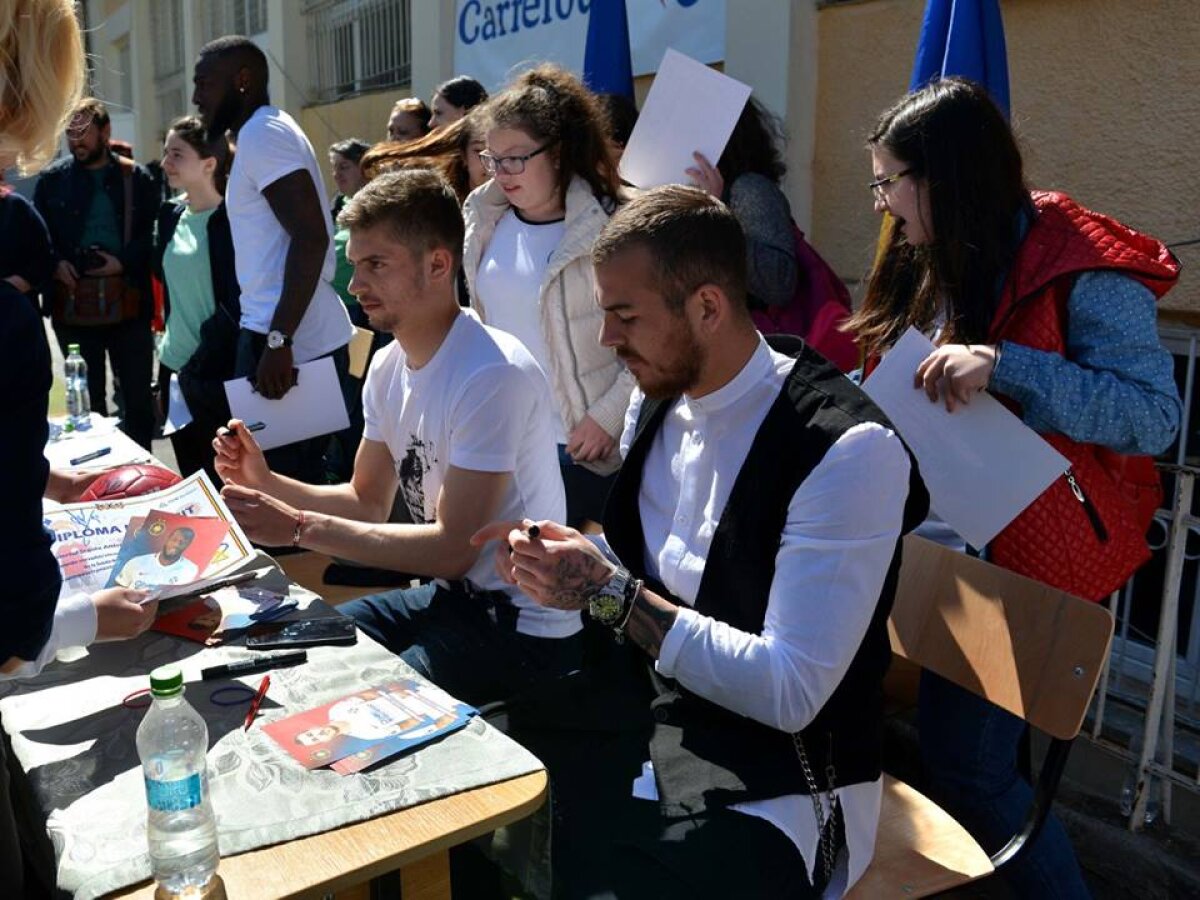 VIDEO + GALERIE FOTO Acțiune a Stelei la o școală din București 