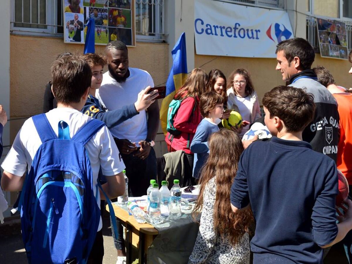 VIDEO + GALERIE FOTO Acțiune a Stelei la o școală din București 