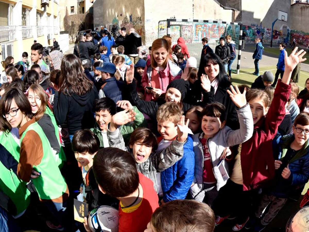 VIDEO + GALERIE FOTO Acțiune a Stelei la o școală din București 