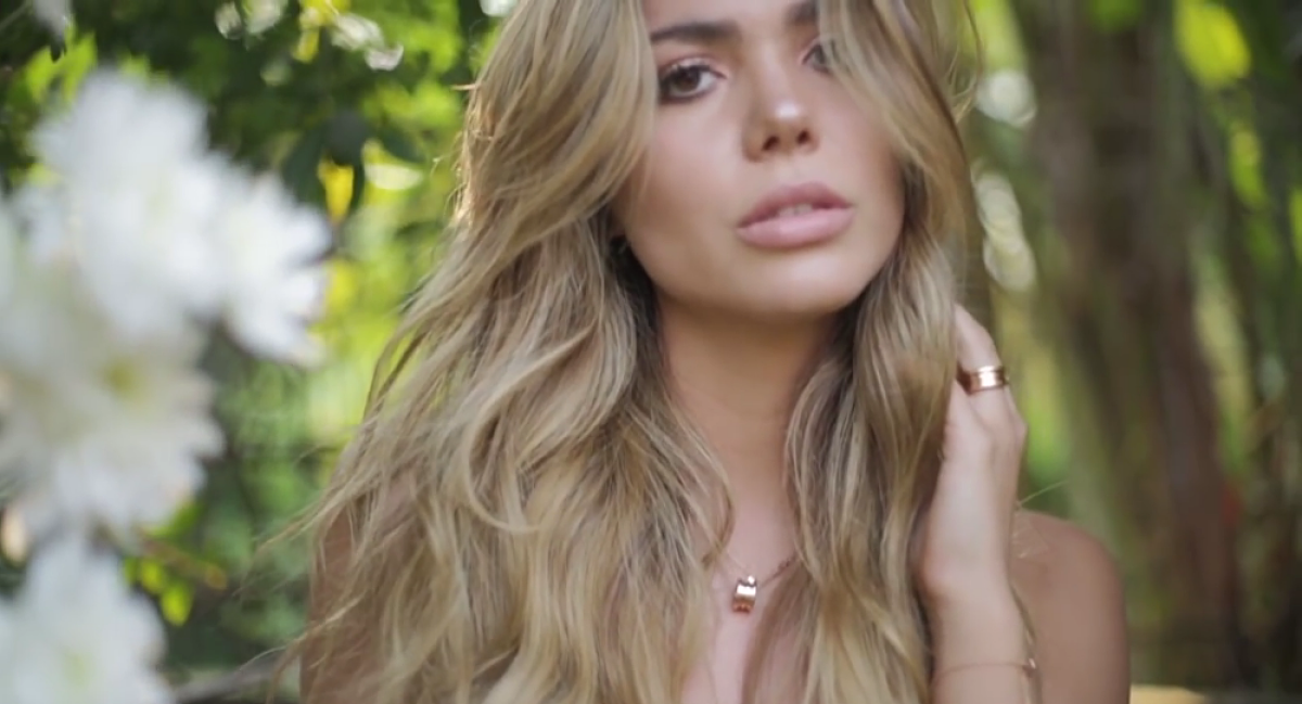 FOTO Asistenta hot de la TV a cucerit Insula: Lucia a devenit faimoasă printre fotbaliști!