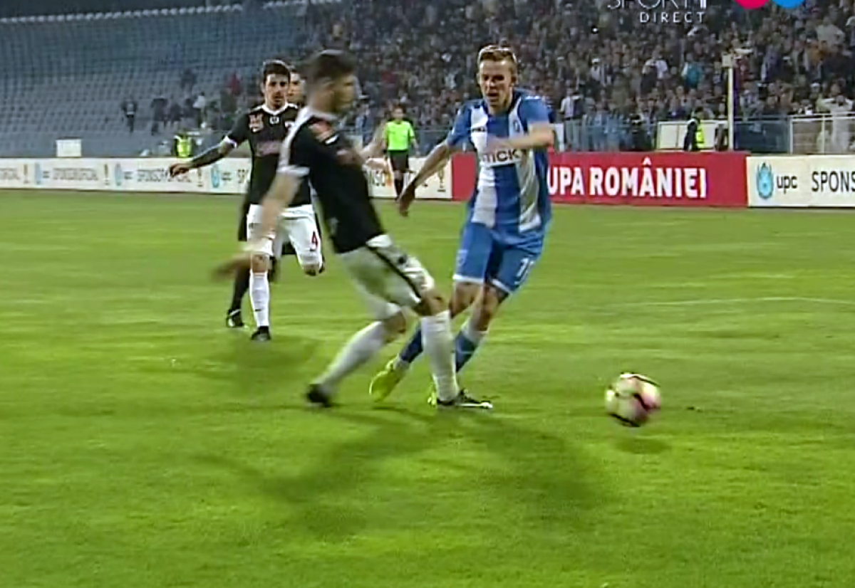 FOTO CSU Craiova a cerut penalty în repriza a doua cu Dinamo » Cum a judecat Hațegan faza