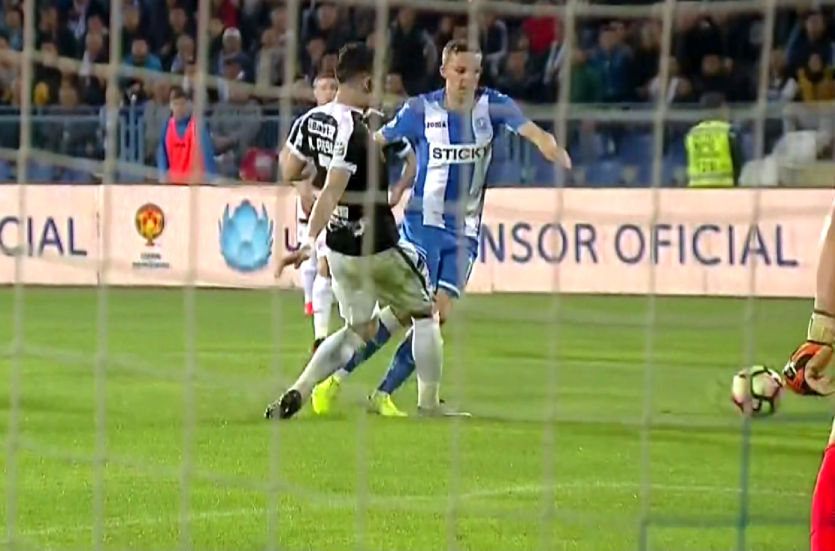 FOTO CSU Craiova a cerut penalty în repriza a doua cu Dinamo » Cum a judecat Hațegan faza