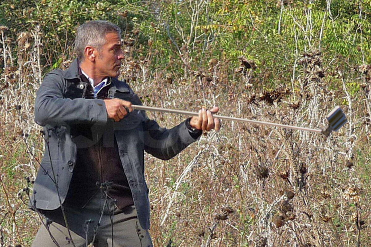 GALERIE FOTO » Cum ar arată filmele dacă personajele ar avea selfie sticks în loc de arme