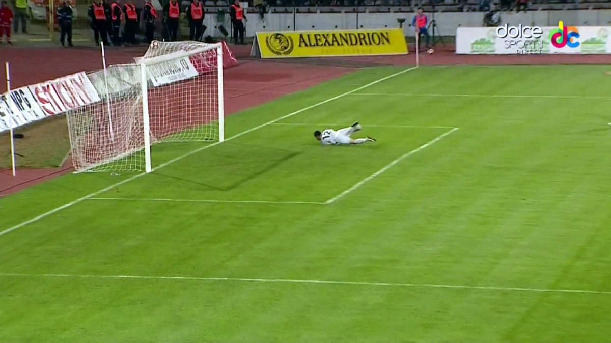 FOTO Gol superb marcat de Deac! Selecționerul Daum, impresionat! Cum a fost surprins în tribună