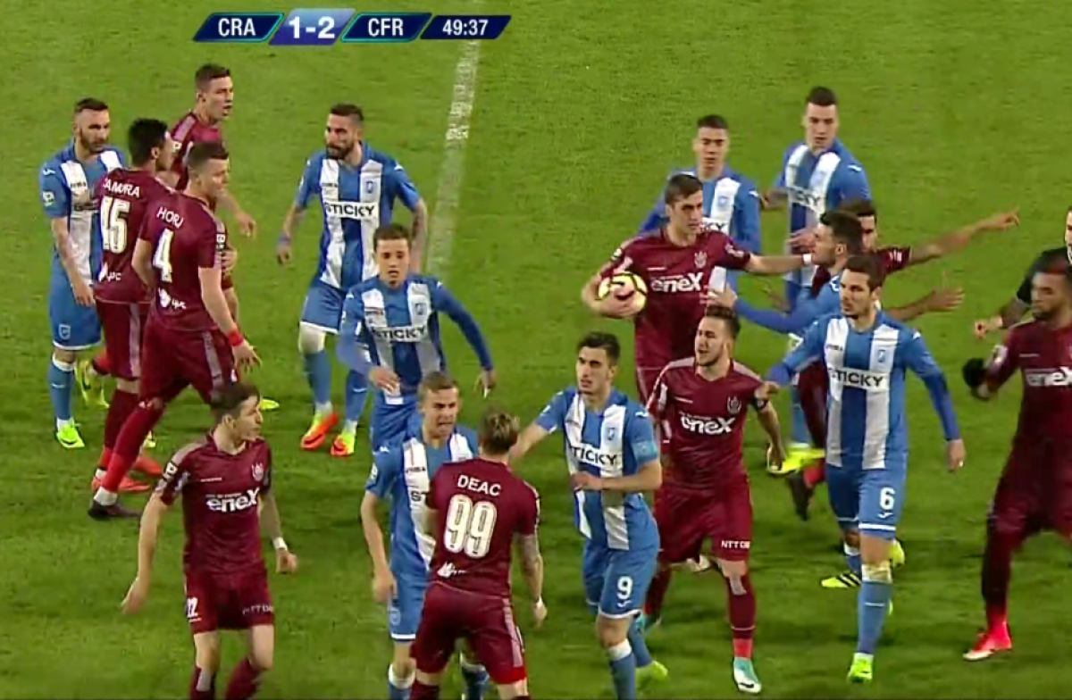 FOTO S-au încins spiritele! Îmbrânceli și înjurături la CSU Craiova - CFR Cluj  