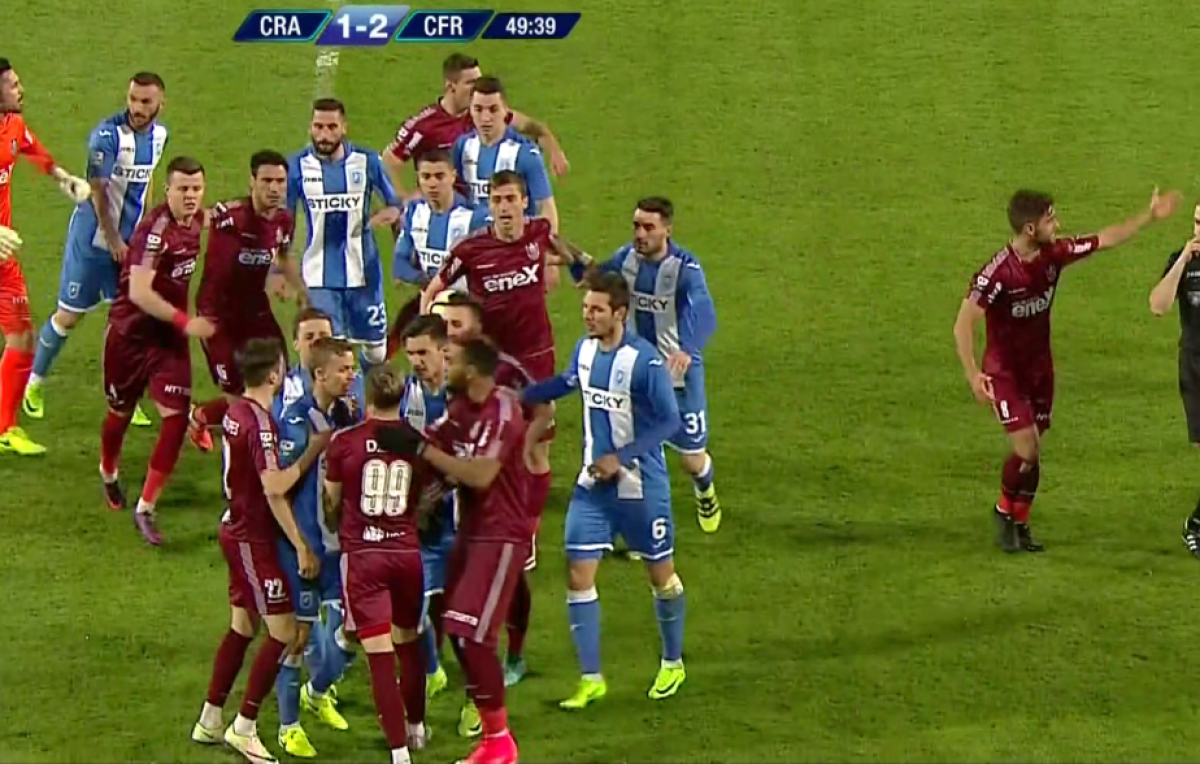 FOTO S-au încins spiritele! Îmbrânceli și înjurături la CSU Craiova - CFR Cluj  