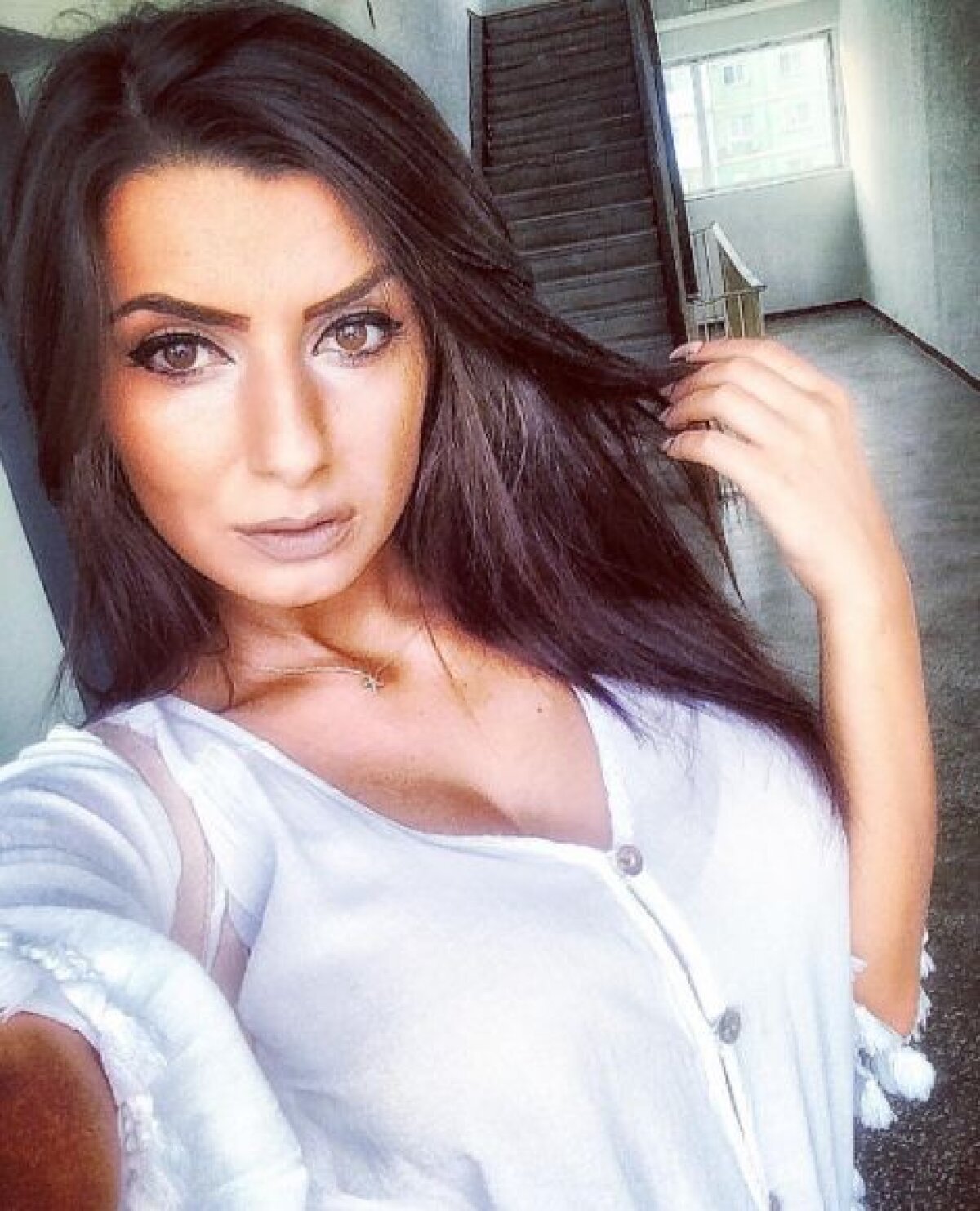 GALERIE FOTO Răvășitoarea Ramona » Lucrează la un club de fițe din București și se iubește cu un fost dinamovist