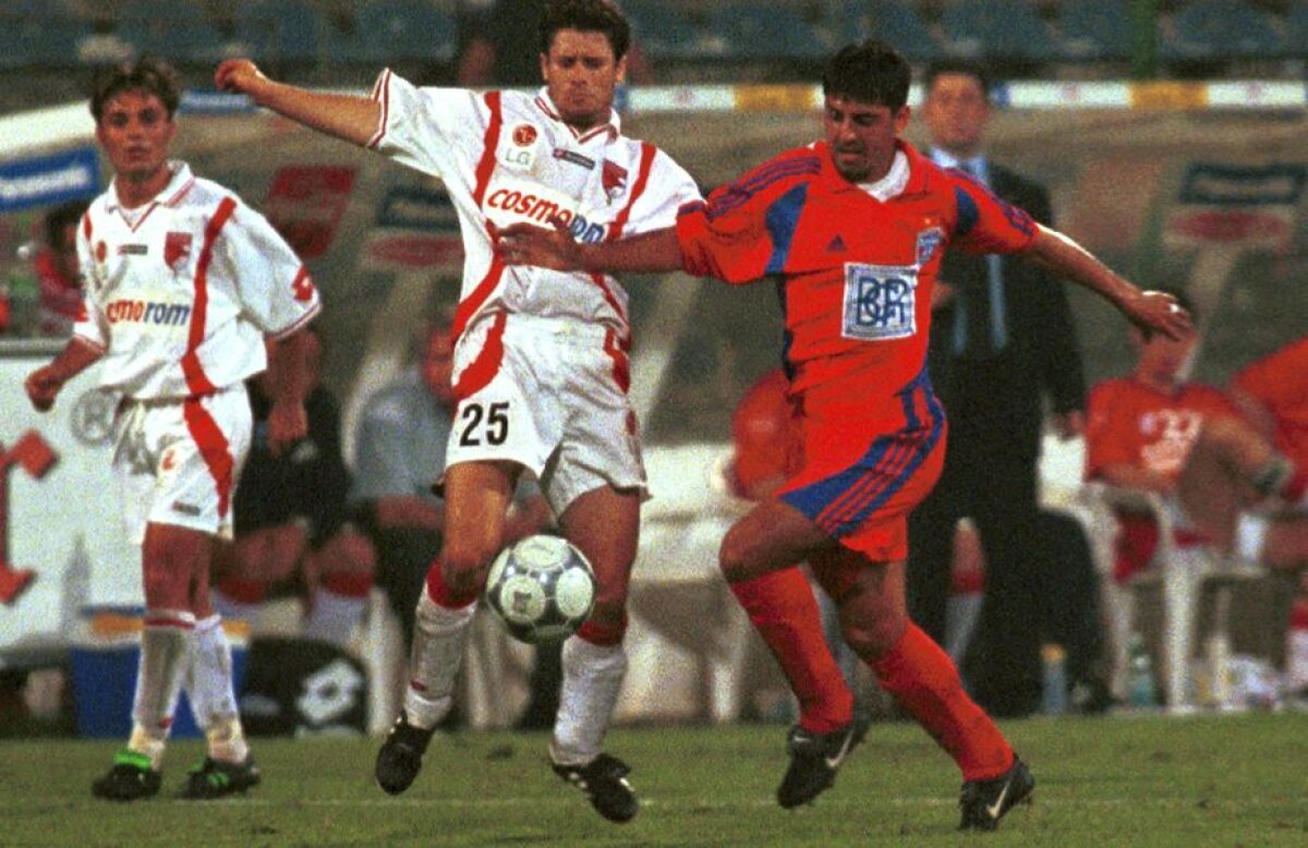 GALERIE FOTO Fără cola, dar cu noroi, torțe sau Hîldan și Adi Ilie pe teren! 50 de imagini care arată ce era cu adevărat un derby în România