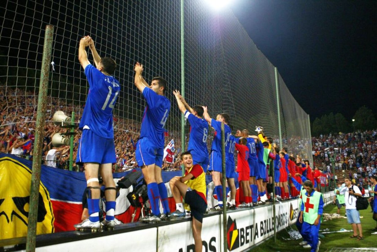 GALERIE FOTO Fără cola, dar cu noroi, torțe sau Hîldan și Adi Ilie pe teren! 50 de imagini care arată ce era cu adevărat un derby în România