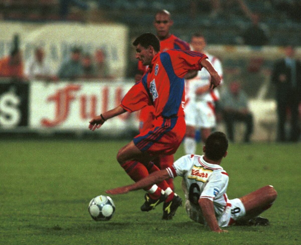 GALERIE FOTO Fără cola, dar cu noroi, torțe sau Hîldan și Adi Ilie pe teren! 50 de imagini care arată ce era cu adevărat un derby în România