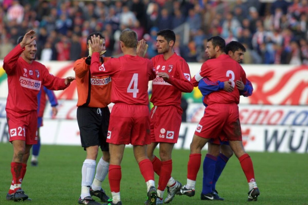 GALERIE FOTO Fără cola, dar cu noroi, torțe sau Hîldan și Adi Ilie pe teren! 50 de imagini care arată ce era cu adevărat un derby în România