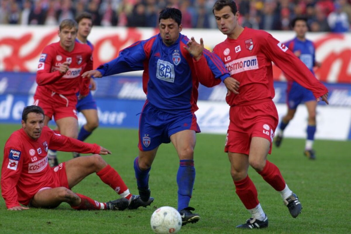 GALERIE FOTO Fără cola, dar cu noroi, torțe sau Hîldan și Adi Ilie pe teren! 50 de imagini care arată ce era cu adevărat un derby în România