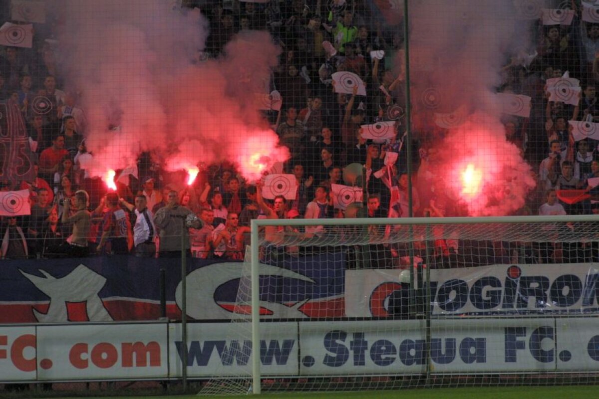 GALERIE FOTO Fără cola, dar cu noroi, torțe sau Hîldan și Adi Ilie pe teren! 50 de imagini care arată ce era cu adevărat un derby în România