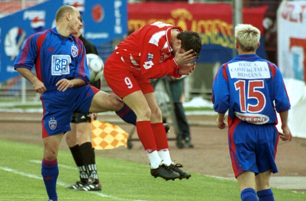 GALERIE FOTO Fără cola, dar cu noroi, torțe sau Hîldan și Adi Ilie pe teren! 50 de imagini care arată ce era cu adevărat un derby în România