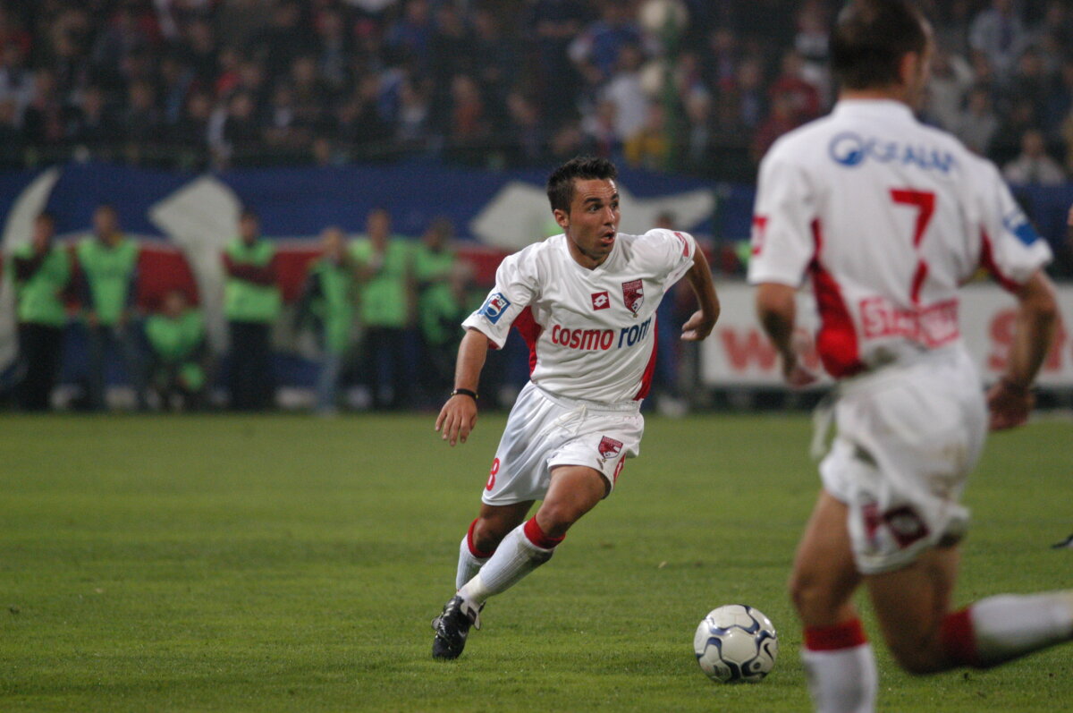 GALERIE FOTO Fără cola, dar cu noroi, torțe sau Hîldan și Adi Ilie pe teren! 50 de imagini care arată ce era cu adevărat un derby în România