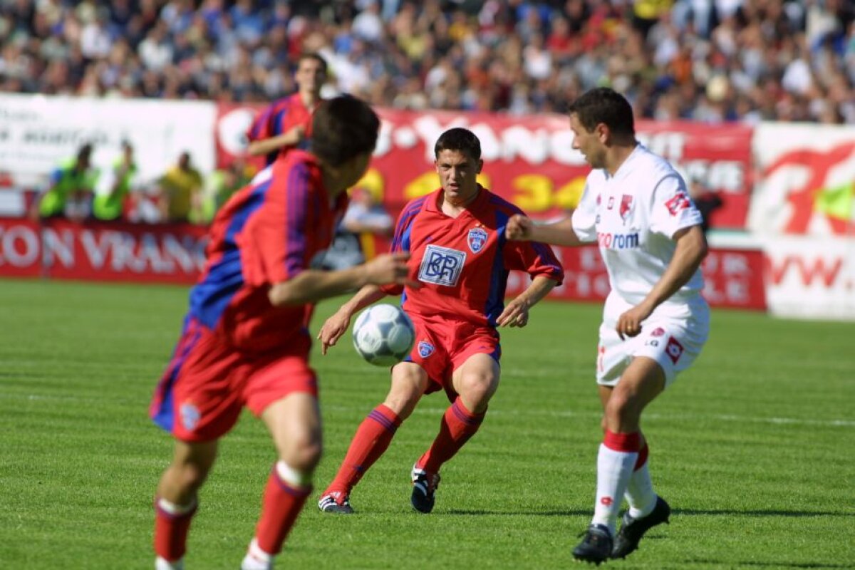 GALERIE FOTO Fără cola, dar cu noroi, torțe sau Hîldan și Adi Ilie pe teren! 50 de imagini care arată ce era cu adevărat un derby în România