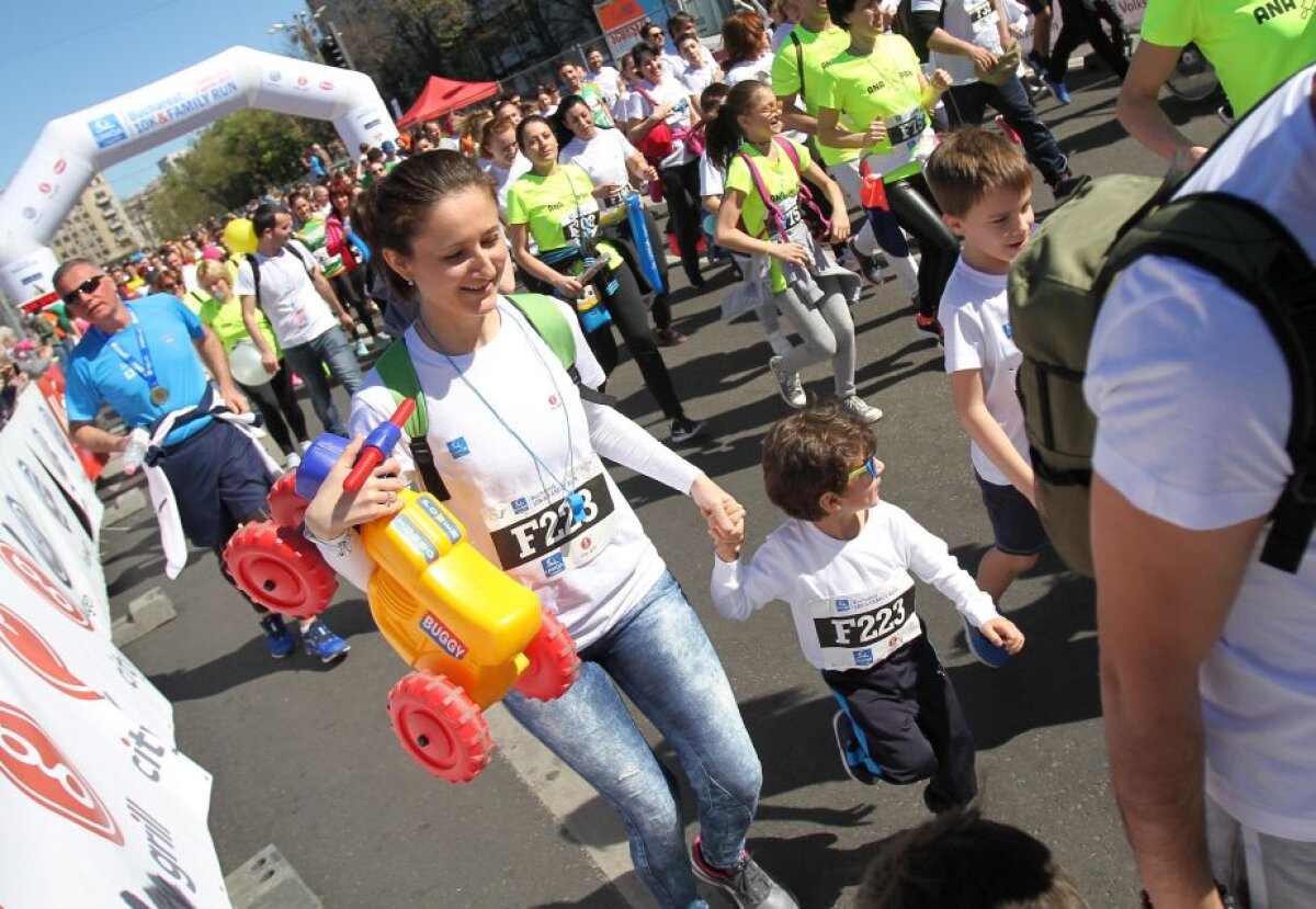 A fost spectacol în jurul Palatului Parlamentului » Cei mai mici maratoniști au făcut show la Cursa Copiilor, primind premii din partea Gazetei!