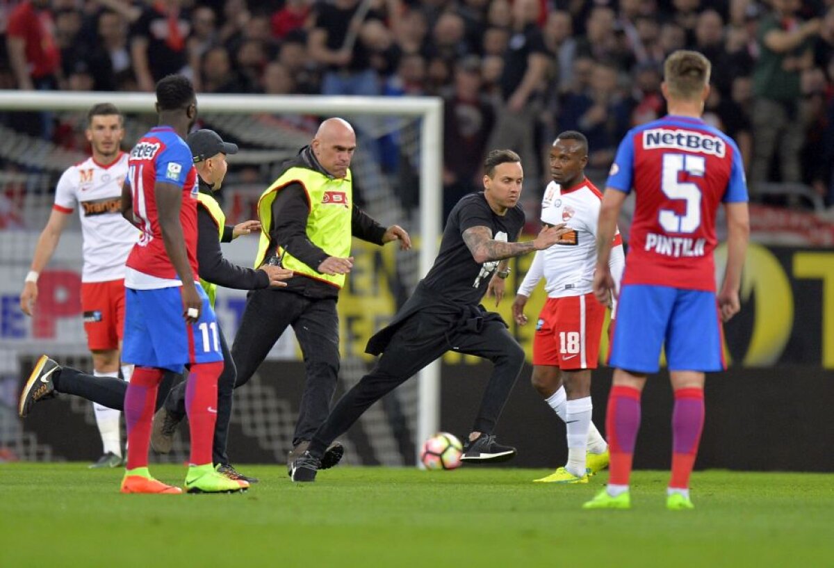 VIDEO + FOTO Ce nu s-a văzut la TV » Incident la Derby, meci întrerupt pentru 60 de secunde. Imagini filmate din tribună