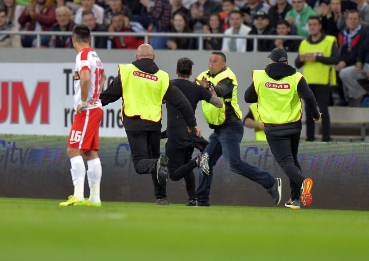 VIDEO + FOTO Ce nu s-a văzut la TV » Incident la Derby, meci întrerupt pentru 60 de secunde. Imagini filmate din tribună